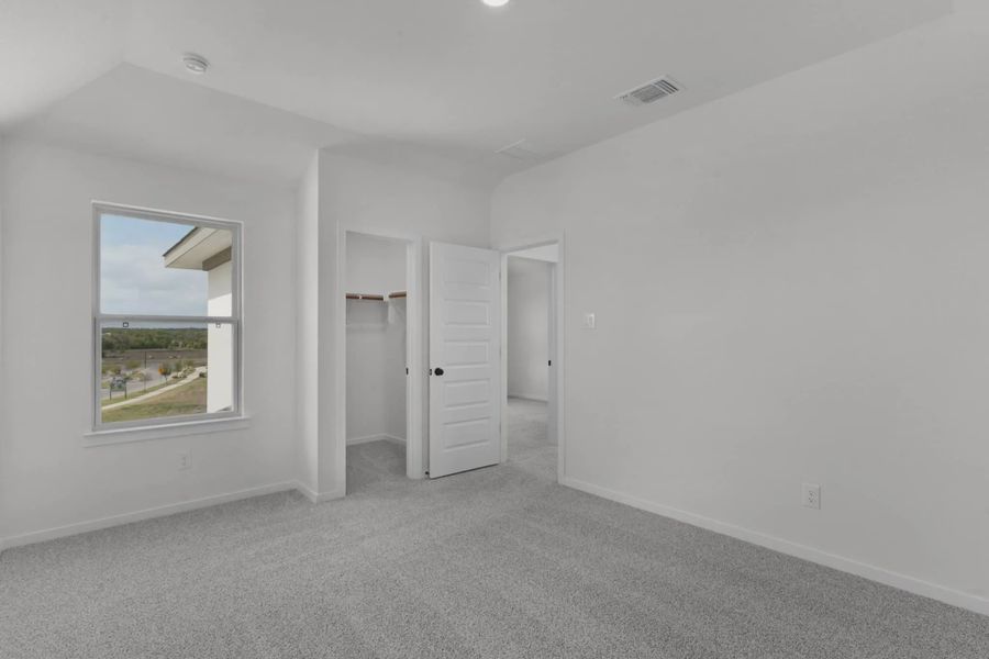 Spacious, unfurnished interior of a new home in Highland Village, Georgetown (Image 18).