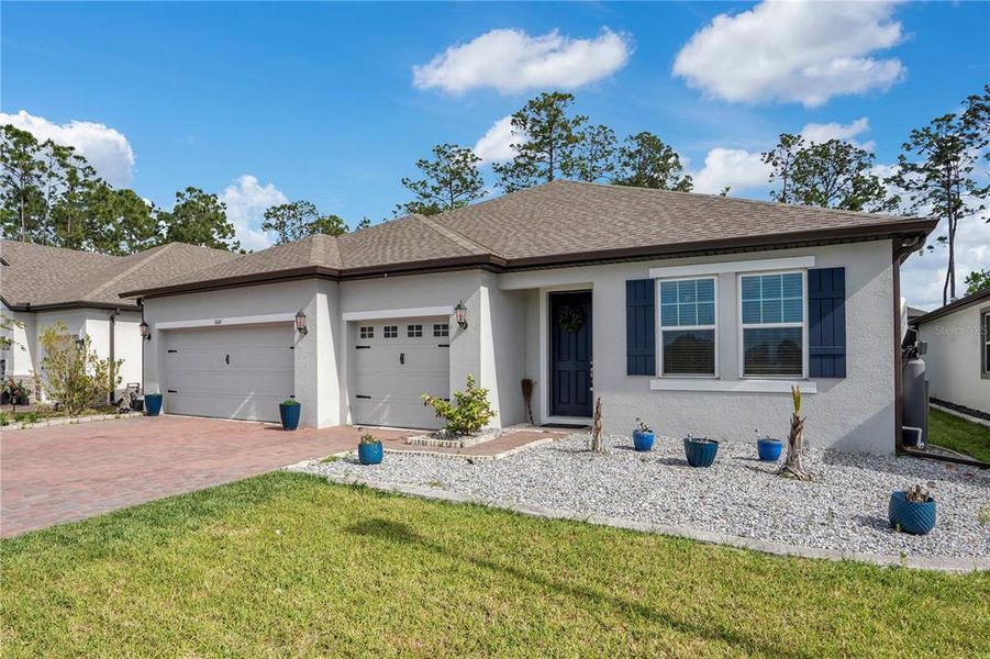 Exterior details and patio area of a home in Legends Preserve - Reserve Series, Daytona Beach (Image 21).
