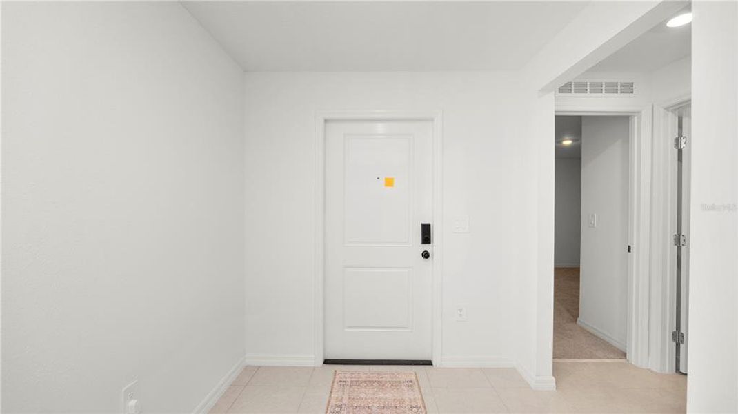 Spacious, unfurnished interior of a new home in Cypress Point at Lake Parker: The Estates, Lakeland (Image 20).