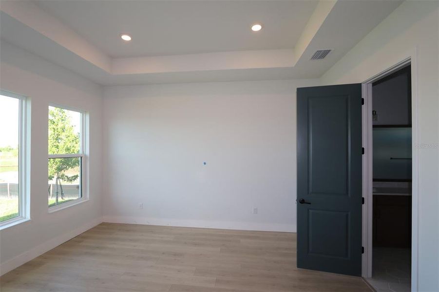 Spacious, unfurnished interior of a new home in Palmera Wellen Park - Classic Series, Venice (Image 8).