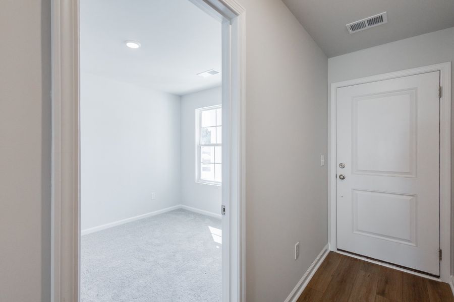 Spacious, unfurnished interior of a new home in Bluefield, Lexington (Image 13).