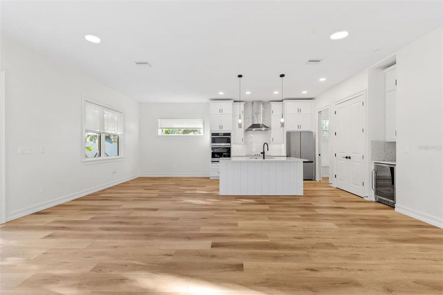 Spacious, unfurnished interior of a new home in , St. Petersburg (Image 45).