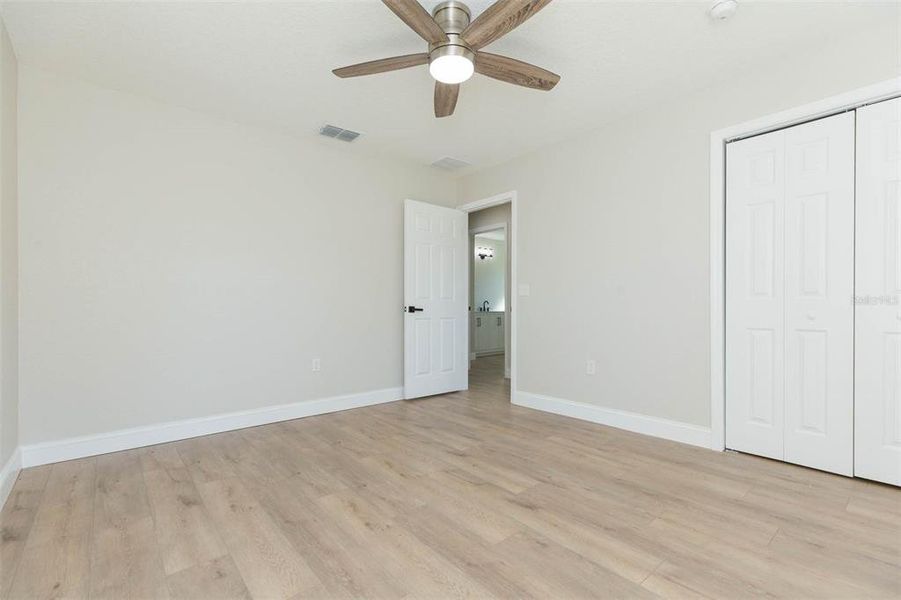 Spacious, unfurnished interior of a new home in , Dade City (Image 38).