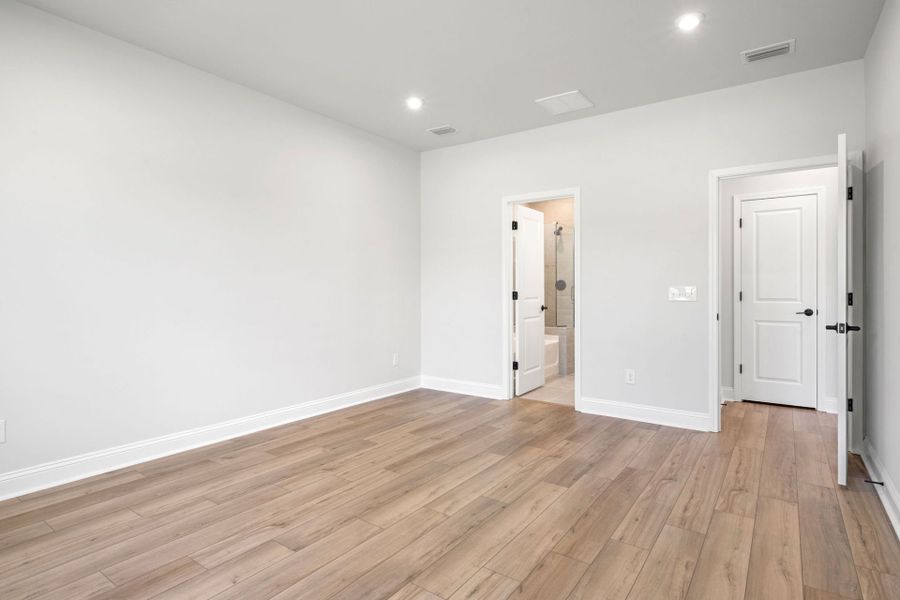 Spacious, unfurnished interior of a new home in Heartwood, Richmond Hill (Image 36).