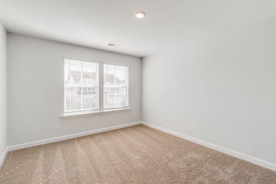 Spacious, unfurnished interior of a new home in Hendrix Farms, Lexington (Image 37).