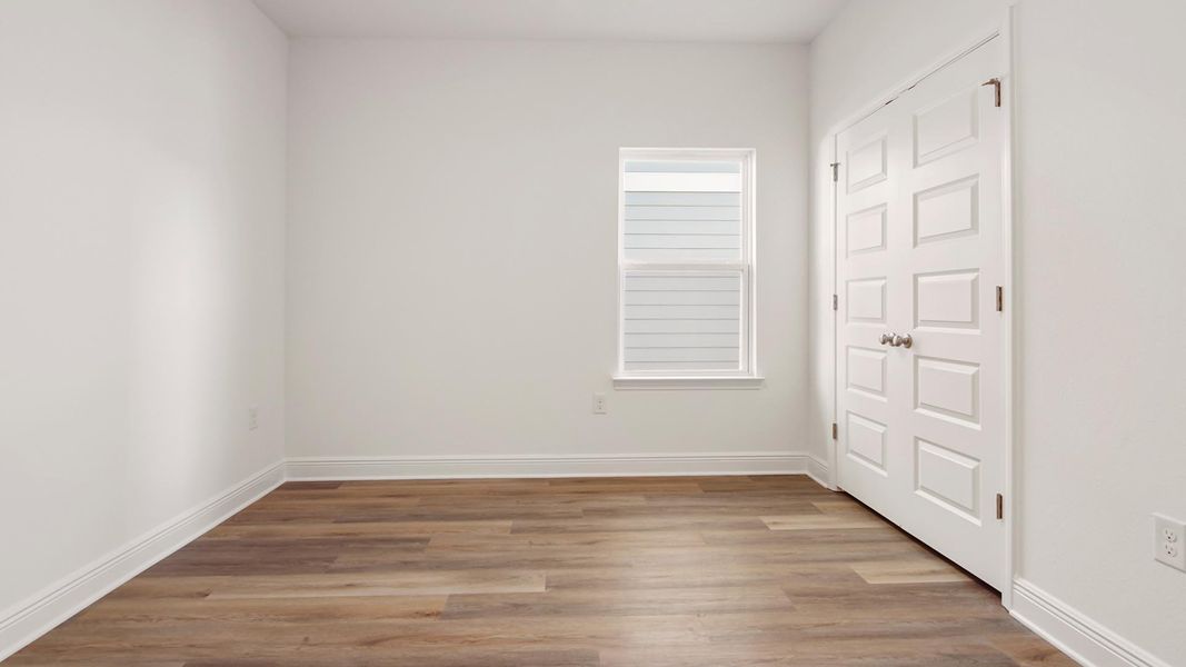 Spacious, unfurnished interior of a new home in Bayside at Ward Creek, Panama City Beach (Image 23).