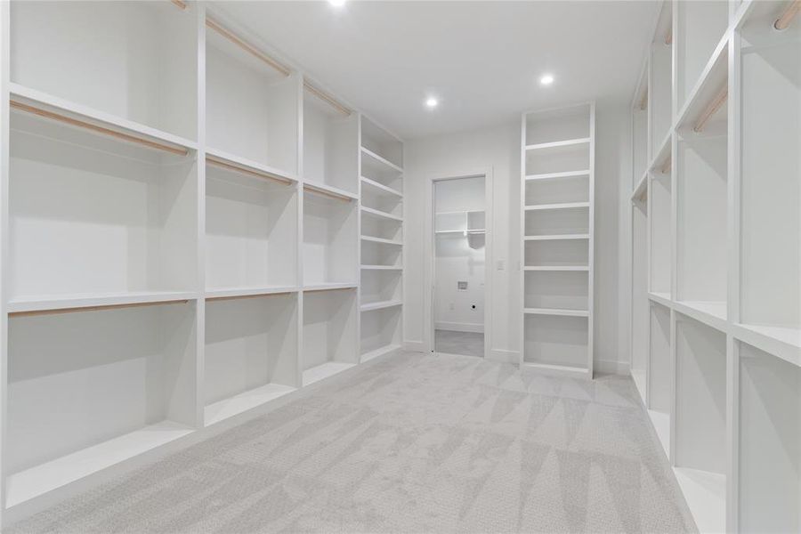 Spacious, unfurnished interior of a new home in , Dallas (Image 26).