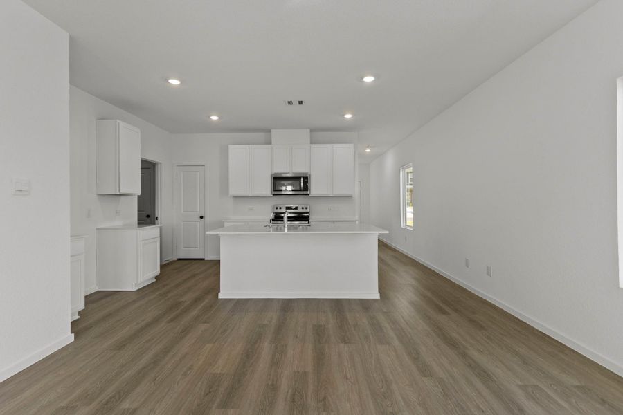 Furnished interior view inside a new home in Lake Conroe Cove, Willis (Image 11).