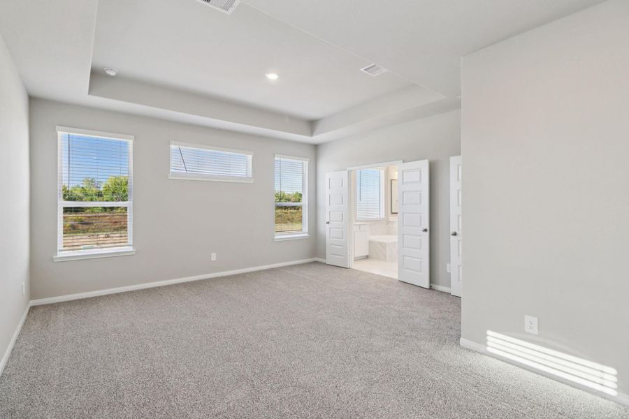 Spacious, unfurnished interior of a new home in Kemah Crossing - Luxe Series, Kemah (Image 25).