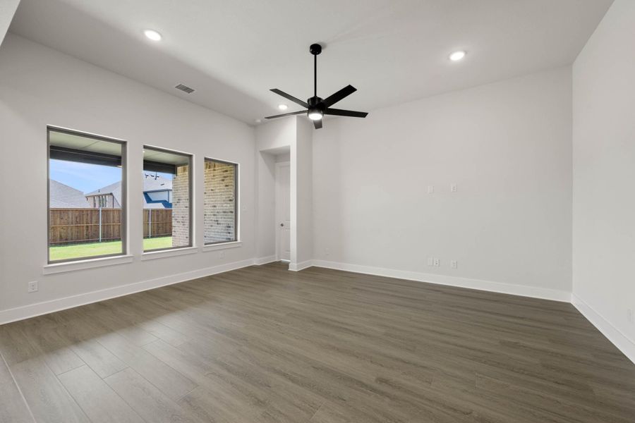 Spacious, unfurnished interior of a new home in Discovery Collection at Bridgewater, Midlothian (Image 15).