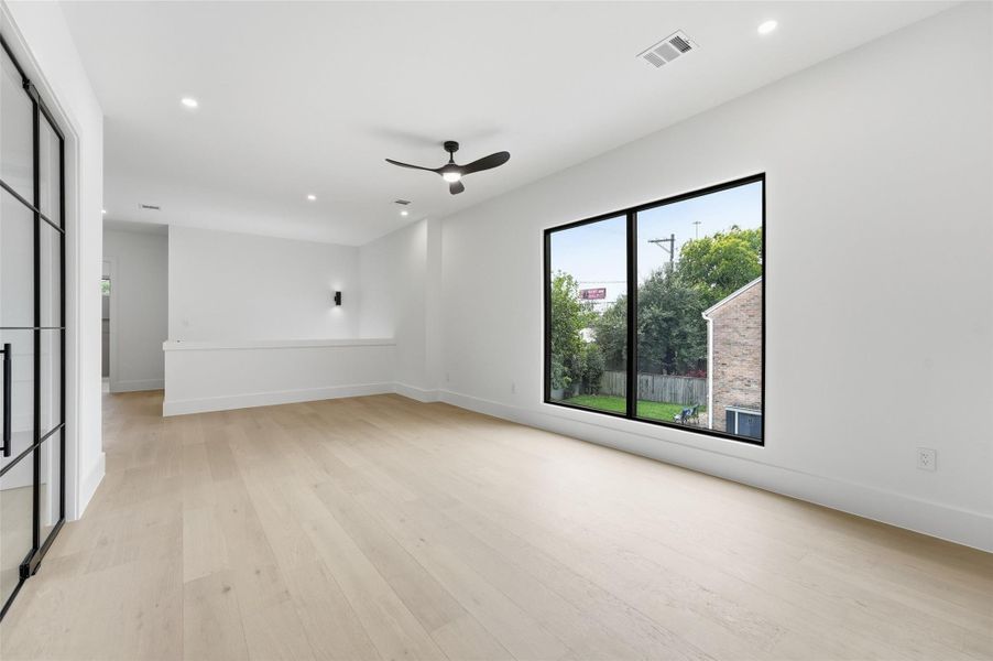Spacious, unfurnished interior of a new home in , Houston (Image 44).