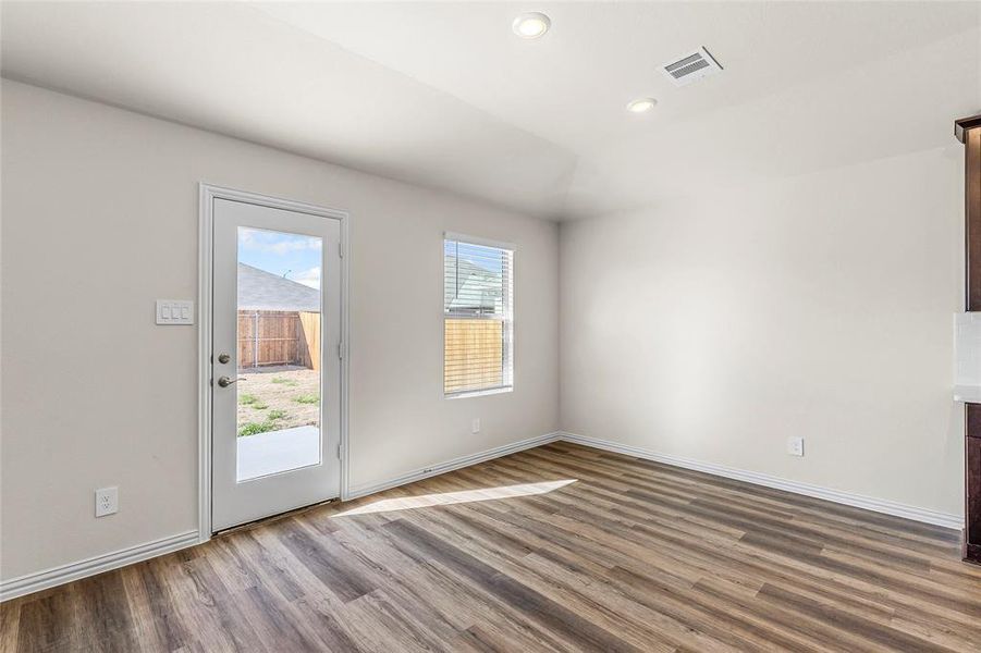 Spacious, unfurnished interior of a new home in Stratton Place, Greenville (Image 25).