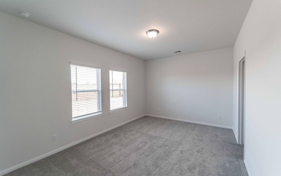 Spacious, unfurnished interior of a new home in Lago Mar, Texas City (Image 12).