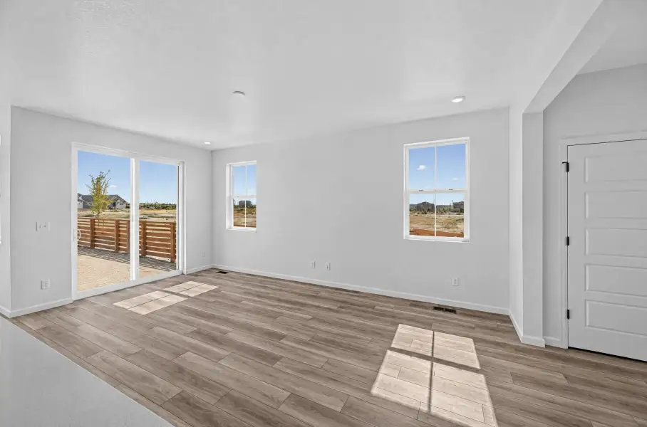 Spacious, unfurnished interior of a new home in The Aurora Highlands, Aurora (Image 8).