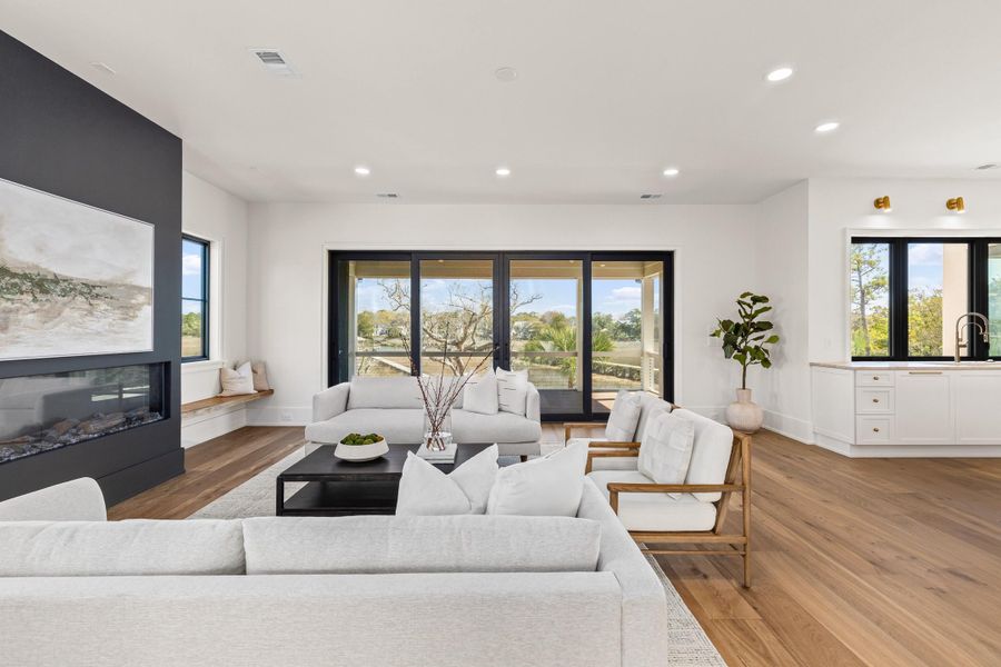 Furnished interior view inside a new home in , Charleston (Image 66).