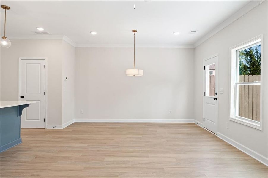 Spacious, unfurnished interior of a new home in Cherokee Township, Acworth (Image 23).