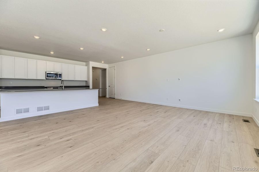 Spacious, unfurnished interior of a new home in Independence: The Grand Collection, Elizabeth (Image 14).