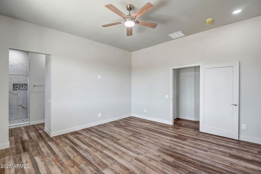 Master bedroom Master bedroom