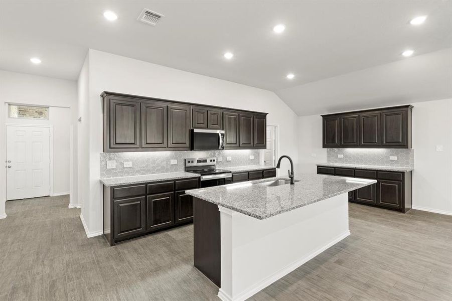 09. 7816 Kingfisher - Kitchen (2)