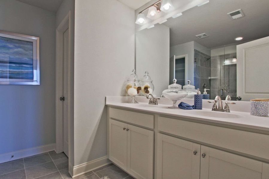 Representative furnished interior of a home built from the Barwick by KM Homes in Nickel Creek at Newnan Crossing, Newnan (Image 15).