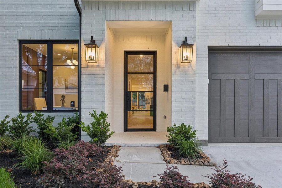 Exterior details and patio area of a home in , Houston (Image 24).