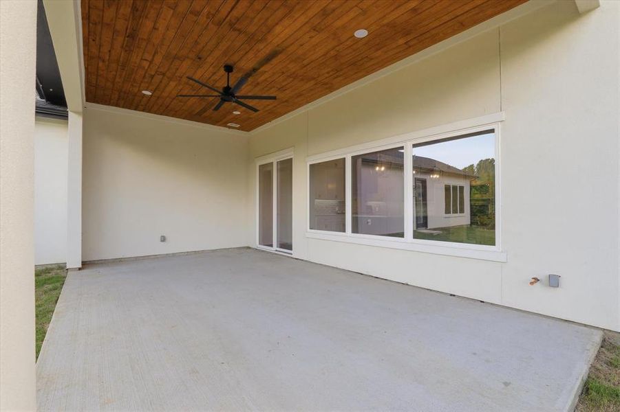 Exterior details and patio area of a home in , Waxahachie (Image 29).