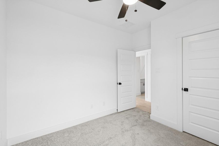 Spacious, unfurnished interior of a new home in Retreat at Oak Park, Houston (Image 17).