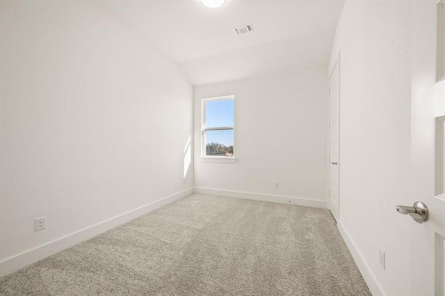 Spacious, unfurnished interior of a new home in Rocky Top Ranch, Reno (Image 36).