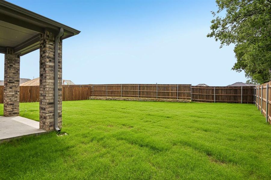 Exterior details and patio area of a home in Lone Oak, Alvarado (Image 21).
