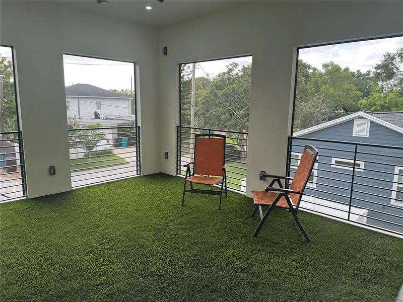 Exterior details and patio area of a home in , Orlando (Image 40).