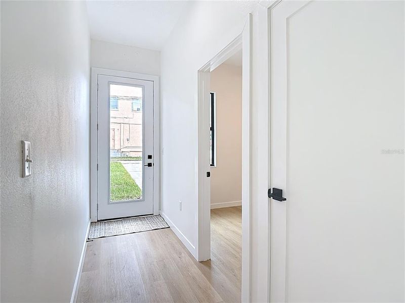 Spacious, unfurnished interior of a new home in , Tampa (Image 19).