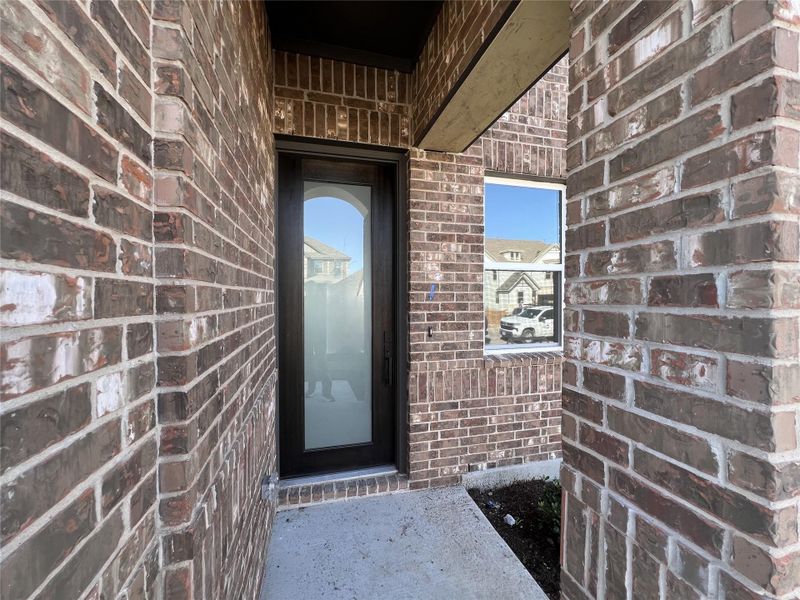 Exterior details and patio area of a home in Rolling Glen, Hutto (Image 3).