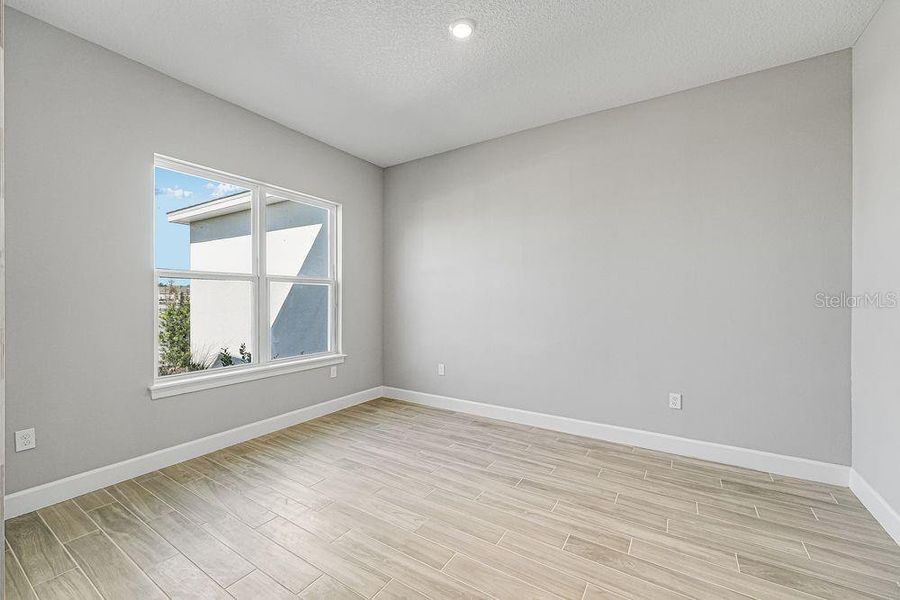 Spacious, unfurnished interior of a new home in Esplanade at Center Lake Ranch, St. Cloud (Image 17).