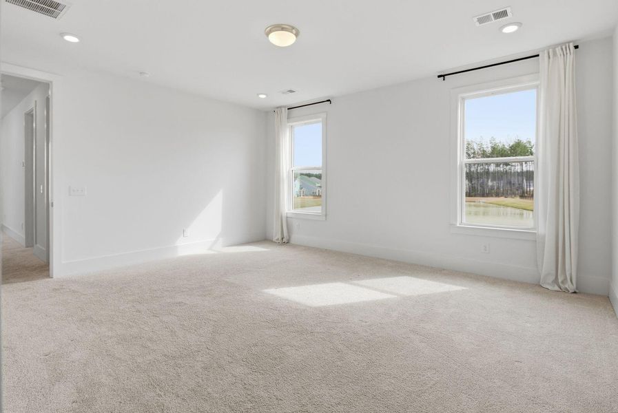 Spacious, unfurnished interior of a new home in , Ravenel (Image 21).