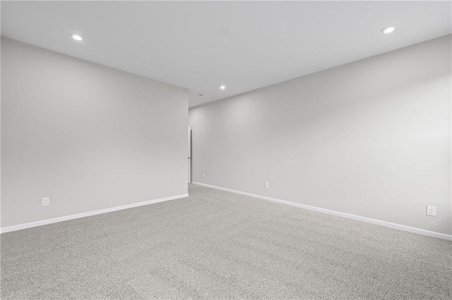 Spacious, unfurnished interior of a new home in Laurel Farms, Dallas (Image 26). Spacious, unfurnished interior of a new home in Laurel Farms, Dallas (Image 26).