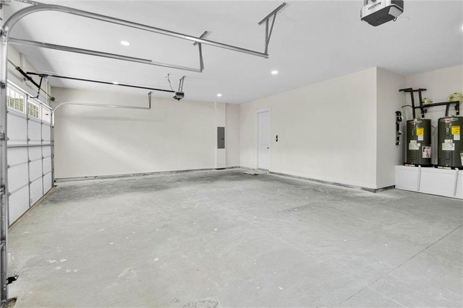 Spacious, unfurnished interior of a new home in , Snellville (Image 50).