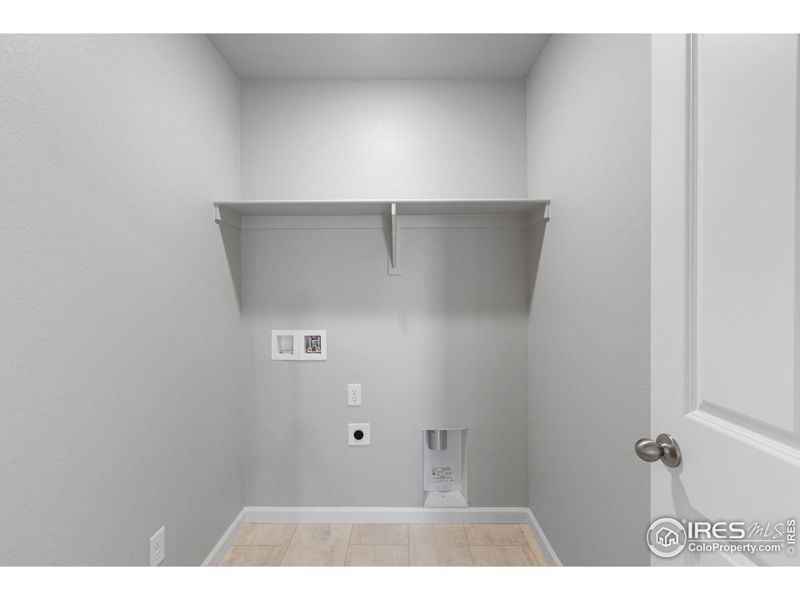 Spacious, unfurnished interior of a new home in Cordovan, Longmont (Image 21).