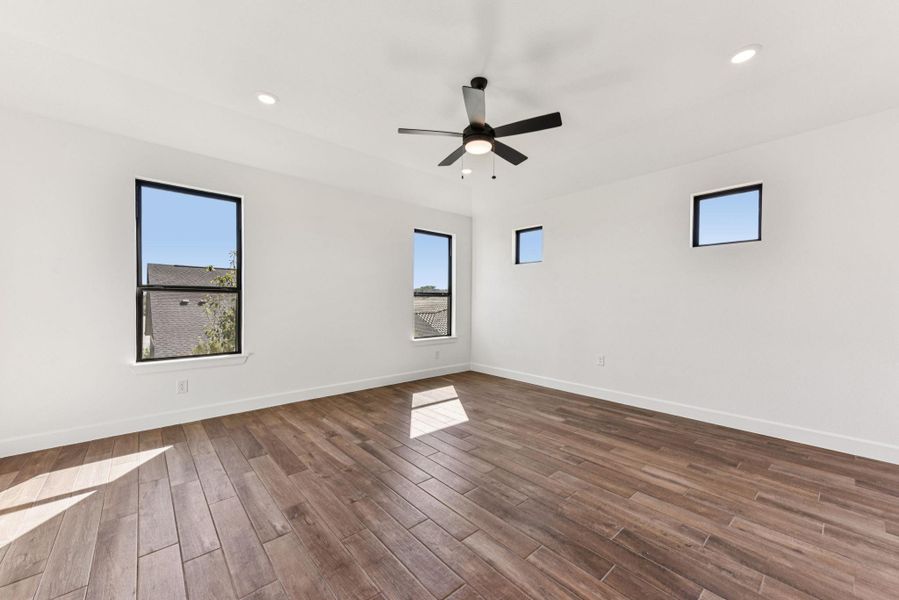 Empty room featuring recessed lighting, dark wood-style floors, and a ceiling fan