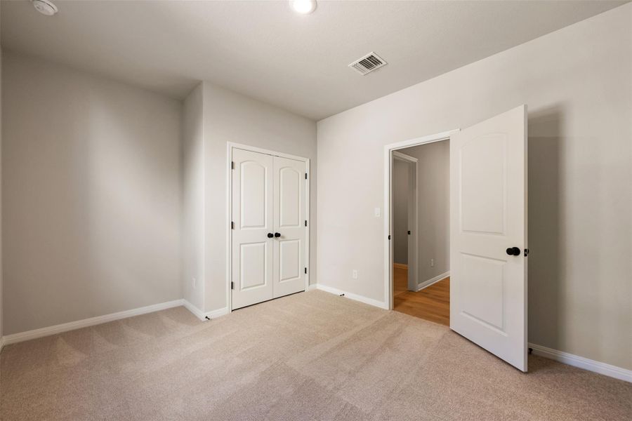 Spacious, unfurnished interior of a new home in Rolling Glen, Hutto (Image 13).