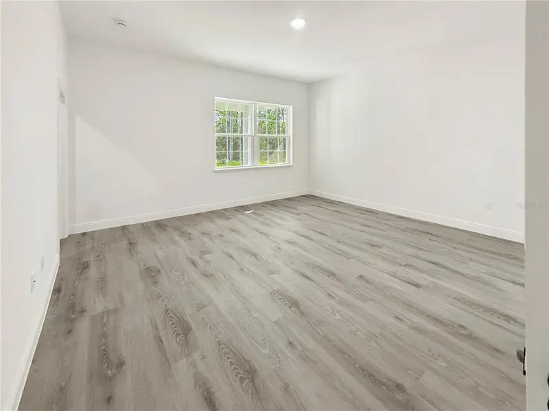 Spacious, unfurnished interior of a new home in , Ocala (Image 31).