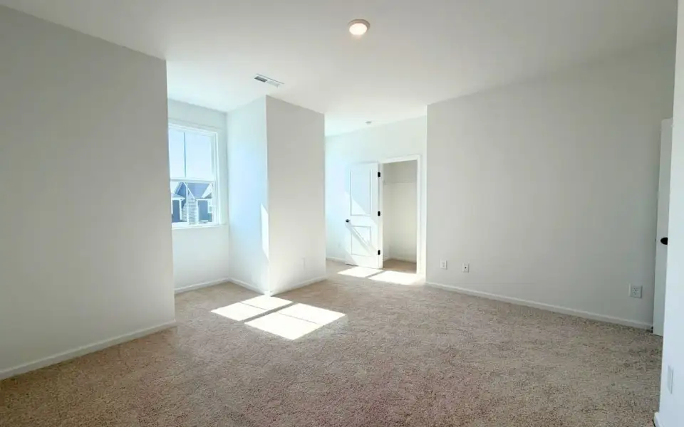 Spacious, unfurnished interior of a new home in Wendell Falls, Wendell (Image 16).
