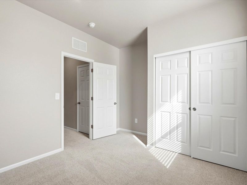 Spacious, unfurnished interior of a new home in Lake Bluff, Greeley (Image 19).