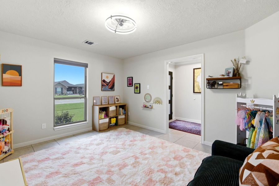 Furnished interior view inside a new home in Pedregal, Dickinson (Image 16).