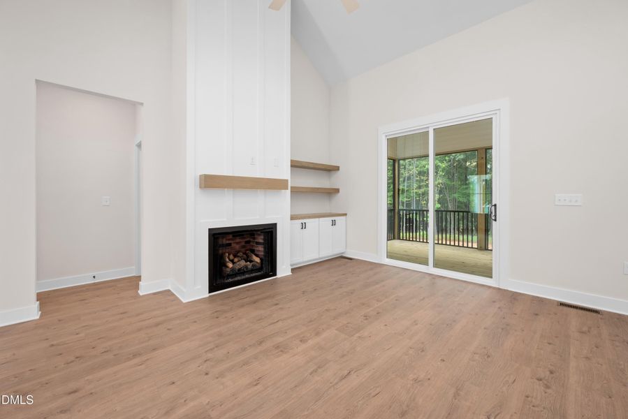 Main Living area (13)