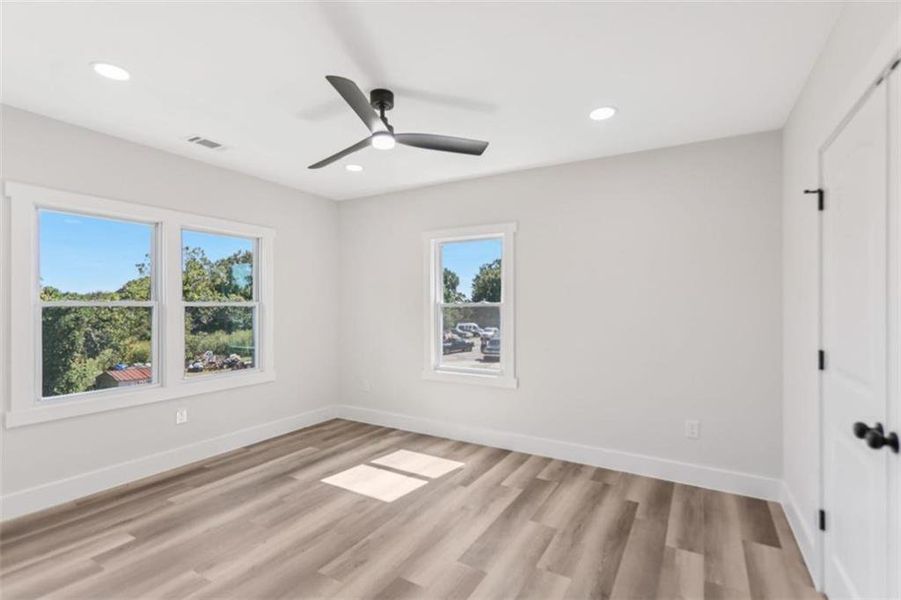 Spacious, unfurnished interior of a new home in , Atlanta (Image 43).