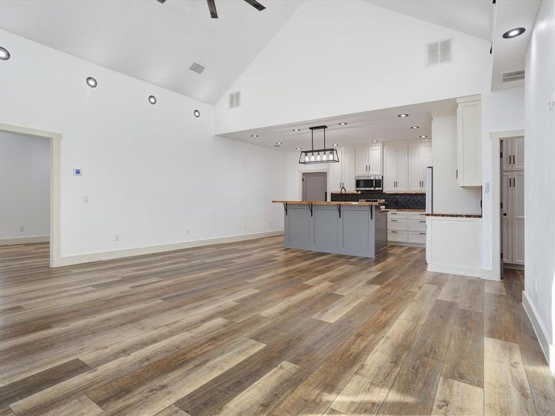 Spacious, unfurnished interior of a new home in , Bells (Image 35).