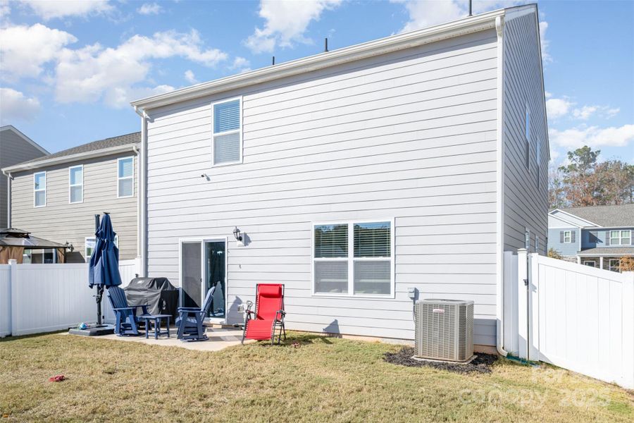 Exterior details and patio area of a home in Fergus Crossing, York (Image 25).
