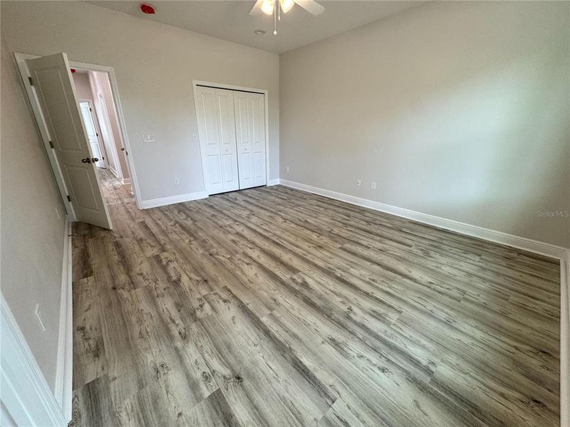 Spacious, unfurnished interior of a new home in , Dade City (Image 43).