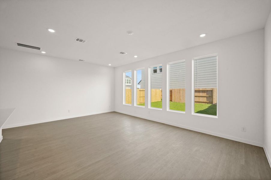 Spacious, unfurnished interior of a new home in Piccolina, Houston (Image 25).