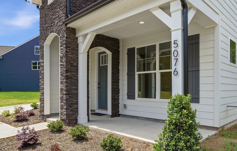 Exterior details and patio area of a home in Rone Creek, Waxhaw (Image 2).